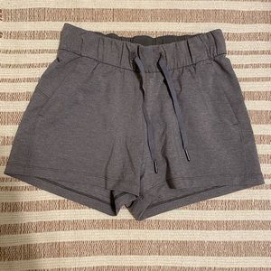 Lululemon on the fly short 2.5”